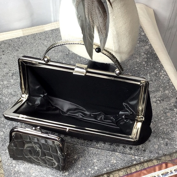 ⚜️ VTG Black Chiffon Ornate Chrome Hardware Snap Lock with Coin Purse - Picture 2 of 9